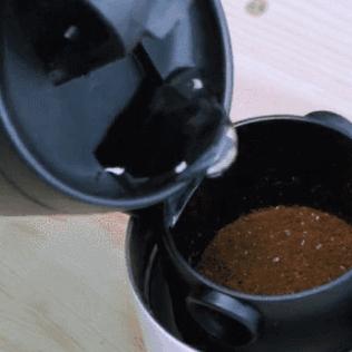 小米YU7充电实测：一杯咖啡时间，电量满格！