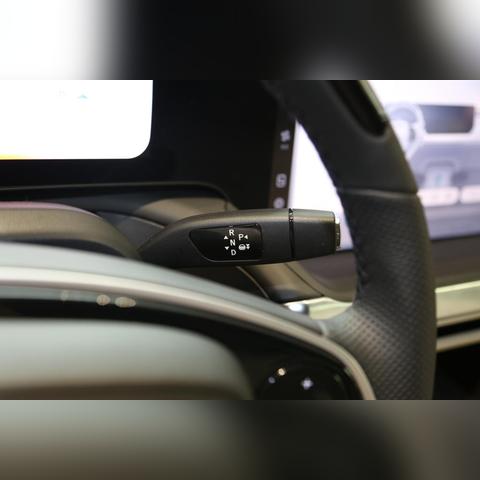 小鹏P7预售新高度：87英寸AR-HUD+鹏翼版独享盛宴