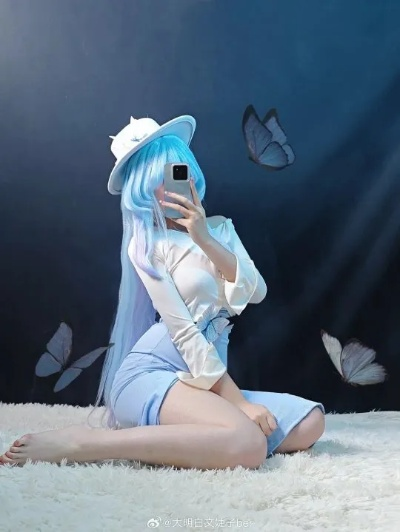 《鸣潮》英伦COS绝美正妹：玉足身材，萌态十足！