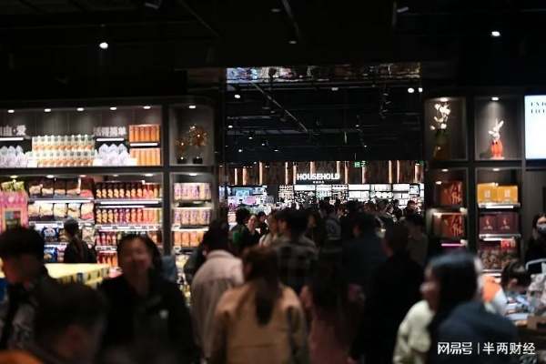 《200元白酒爆抢！胖东来黄牛抢购热潮》