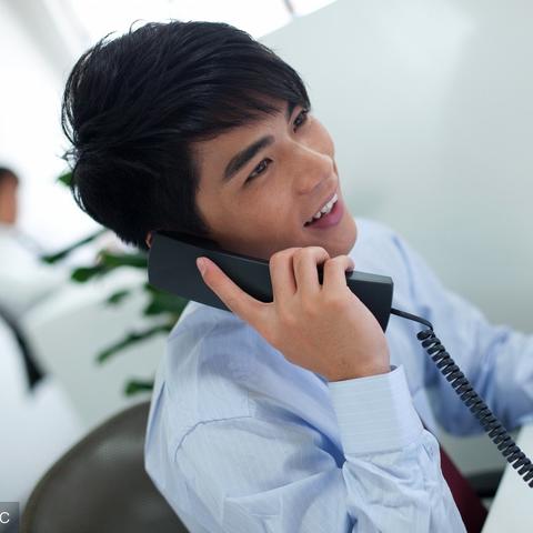 《《我的同事不对劲》丝袜拍照秘籍：打造丝滑游戏视觉盛宴》