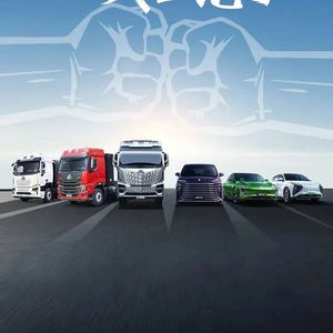 乘龙卡车强势反击：一周海报揭露理想i8撞重卡真相