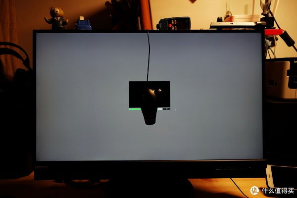 4K显示器手欠毁掉，100美元新机痛失！