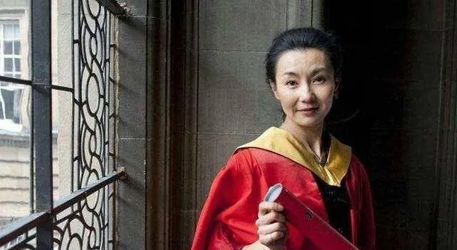 张曼玉60岁穿搭秘籍：25套优雅造型大盘点