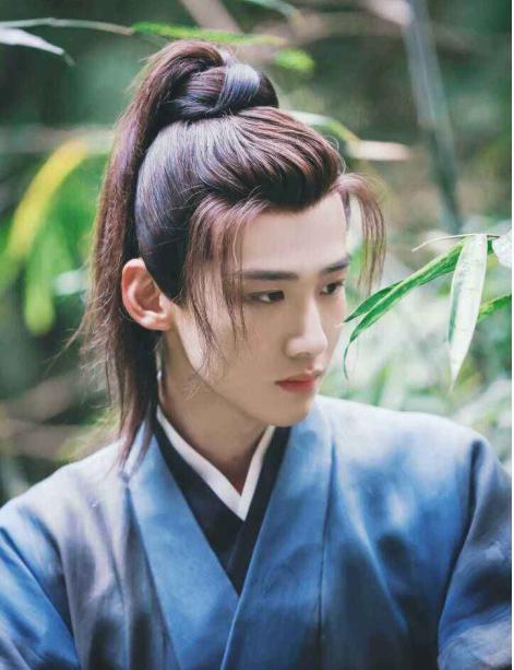 赵露思半步娱乐圈，经纪人职位求贤纳士