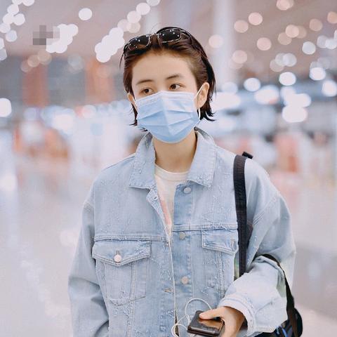 张子枫16年工龄焦虑：天赋早熟，未来路在何方？