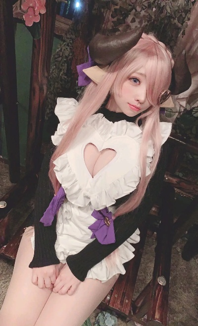 yasal新COS惊艳亮相：萌翻天的奶牛女神！