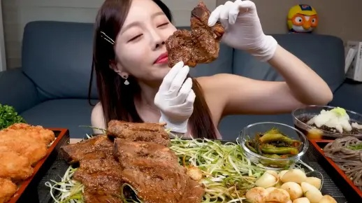 YasalVlog首秀：韩援女神独家揭秘超香猪排制作！