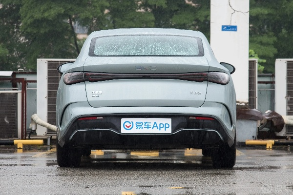 海豹06DM-i领跑120km/h极限挑战，高环测试夺冠！