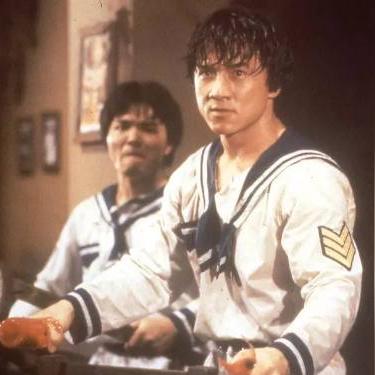 成龙高龄依旧打戏硬核！好莱坞电影今昔对比，谁才是真功夫传奇？