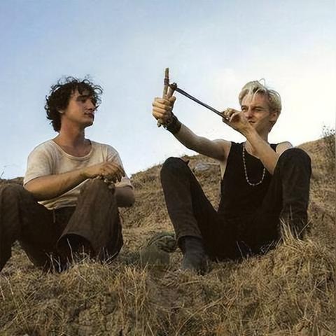 《多重人生语言切换攻略：轻松玩转多语言模式》