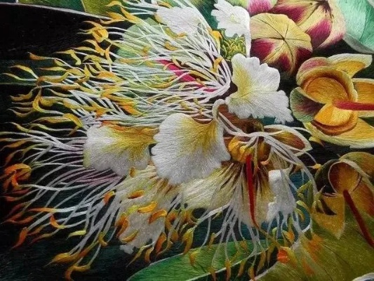 《明末渊虚之羽：揭秘蜀绣丝帕的神秘用途》