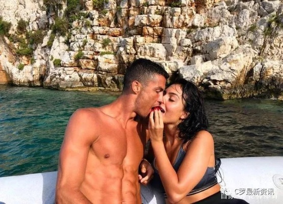 C罗求婚乔治娜成功！少年心动的瞬间曝光