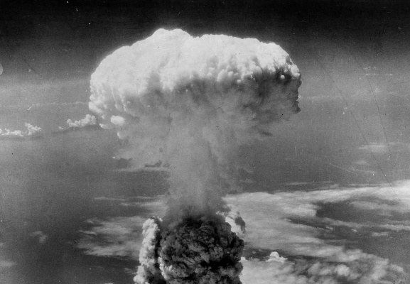 《原子弹蘑菇灯引热议，日本玩家呼吁电商撤下》