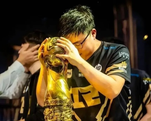 昊恺怒斥Uzi：失联就曝光！揭秘Uzi名人堂资格！