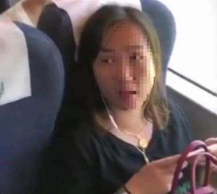 高铁邻座遇“巨无霸”，12306回应来了！