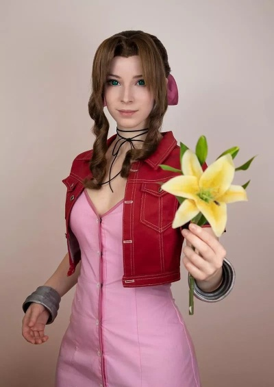 《FF7》爱丽丝COS盛宴：还原经典角色魅力