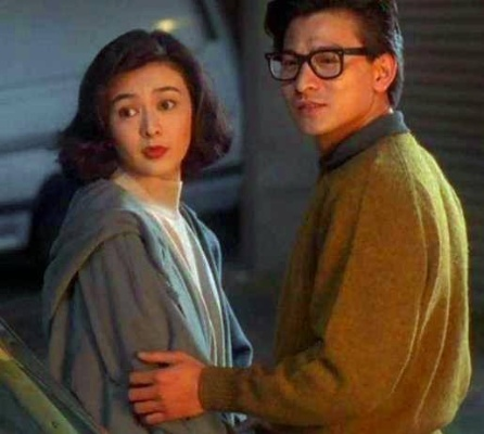 关之琳李嘉欣同框引热议：刘德华演唱会见证30年恩怨未解