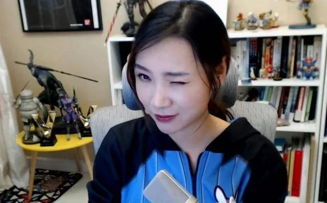 女流怀孕大曝光！游戏界女神肚子狂涨，粉丝狂喜！