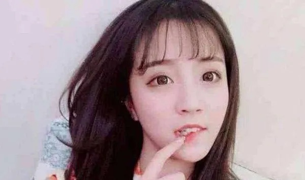 《Donk女版蓉r与国外网红对比：谁更胜一筹？》