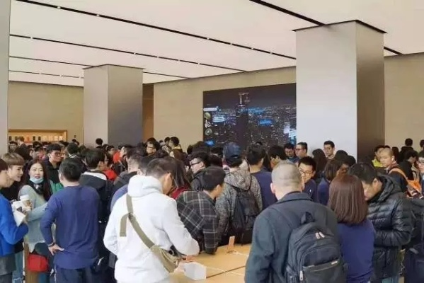 深圳苹果新店开业盛况：排队夜宵，开业礼炒至580元！