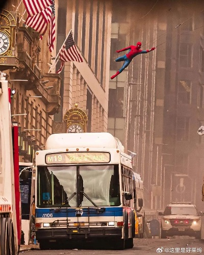 《蜘蛛侠4》独家片场曝光：罚叔座驾震撼纽约街头