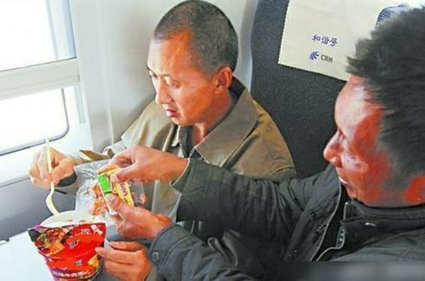 高铁禁食泡面？官方回应：未接到通知，但建议勿食！