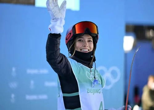 谷爱凌训练意外受伤，训练录像合影引争议