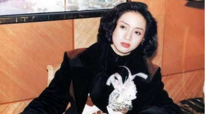 《梅艳芳两次生死逃亡：向太勇闯黑帮枪口传奇》