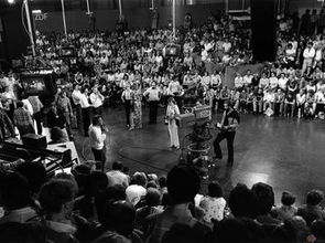 《新柏林2087》双重魅力揭秘：视觉盛宴与争议并存