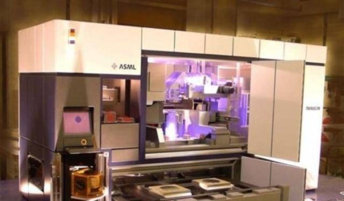 国产电子束光刻机横空出世！揭秘：与EUV光刻有何不同？