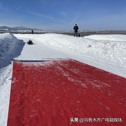 《滑板重启版》音乐盛宴：收录百曲经典，重温深谙精髓