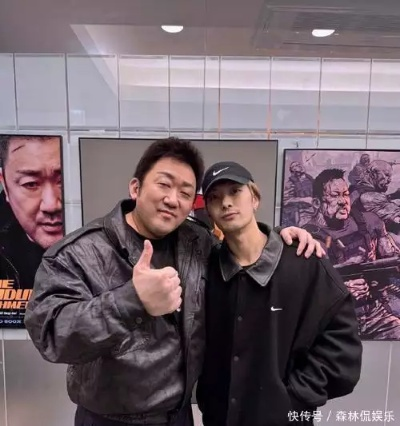 韩猛男马东锡张艺兴亲密合影，明星互动瞬间曝光