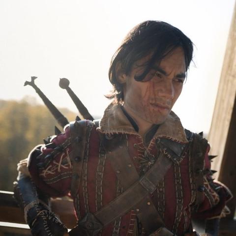 蓝色COSER还原《巫师》特莉丝，绝美演绎惊艳玩家