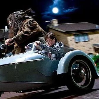 哈利街头奇遇！《哈利·波特》外景曝光，海格现身引热议