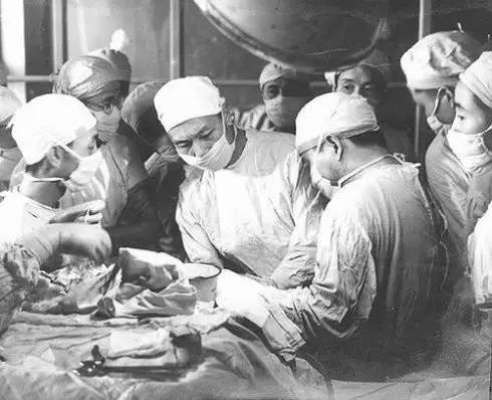 《身首离断奇迹重生：上海长征医生力挽狂澜》