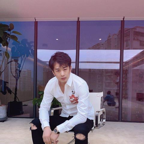 辛巴退网真相揭秘：卫生巾事件背后，身体原因真相曝光