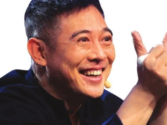 李连杰再入院！向太透露良性小肉瘤真相