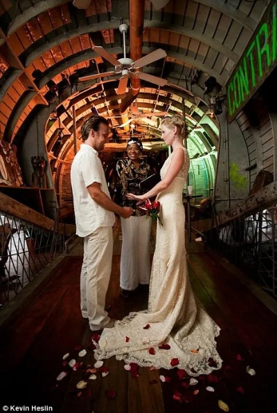 《双人成行》制作人甜蜜婚礼，斯德哥尔摩浪漫晒爱瞬间