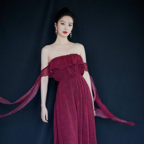 毛晓彤陈晓恋情疑云：分手后热搜不断，真相成谜！