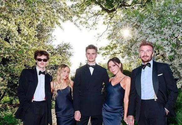 贝克汉姆大儿子再办婚礼，父母缺席引热议