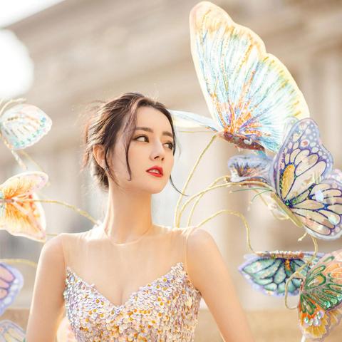 迪丽热巴红毯惊艳！网友：女王级风采全开