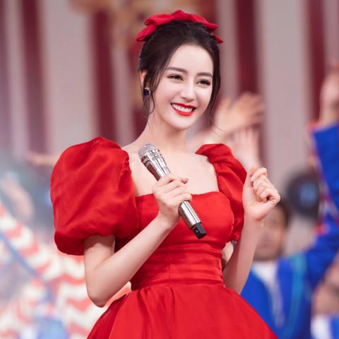 迪丽热巴红毯惊艳！网友：女王级风采全开