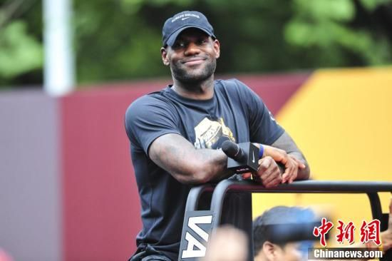 NBA巨星勒布朗·詹姆斯中国行：上海成都独家探访！
