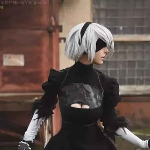 《尼尔》2B还原度爆表！日本小姐姐晒游戏对比照