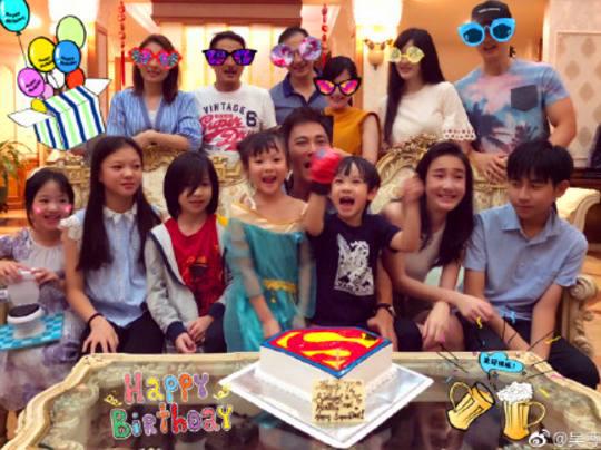 《米塔主角首生日庆！全家福曝光，玩家共庆欢乐时刻》