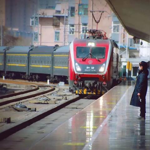 高铁带娃车厢来袭！12306回应网友热议