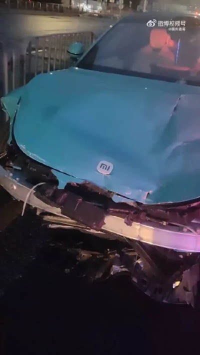 水泥罐车惨烈撞击小米YU7，车主拒绝雷军赠车！