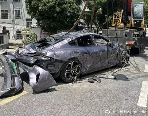 水泥罐车惨烈撞击小米YU7，车主拒绝雷军赠车！