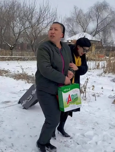 东北雨姐受邀环球小姐大赛，共赴荣耀之旅